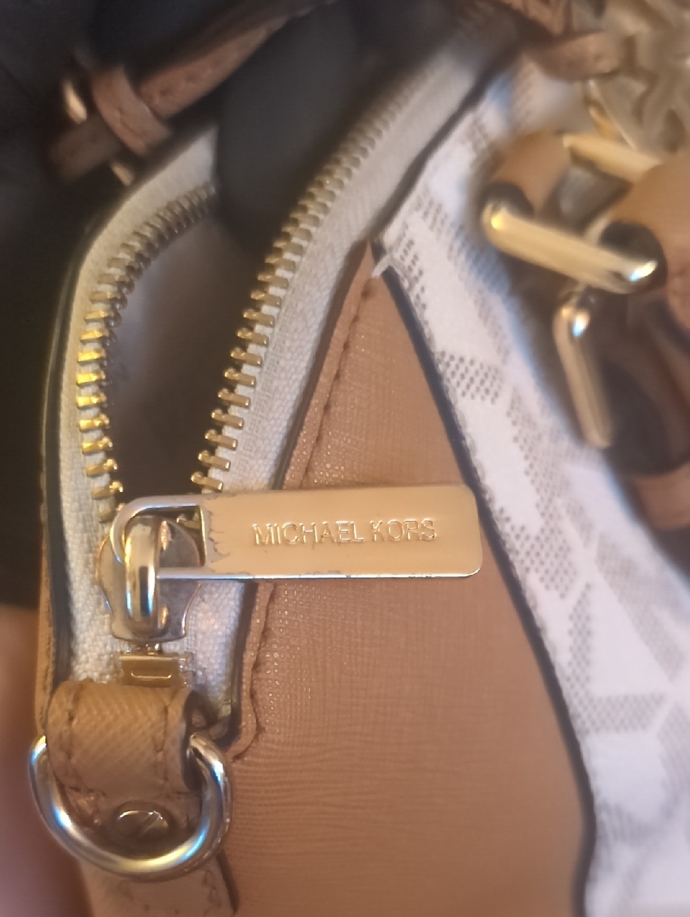 Michael Kors Hand / Crossbody Purse - Picture 12 of 14